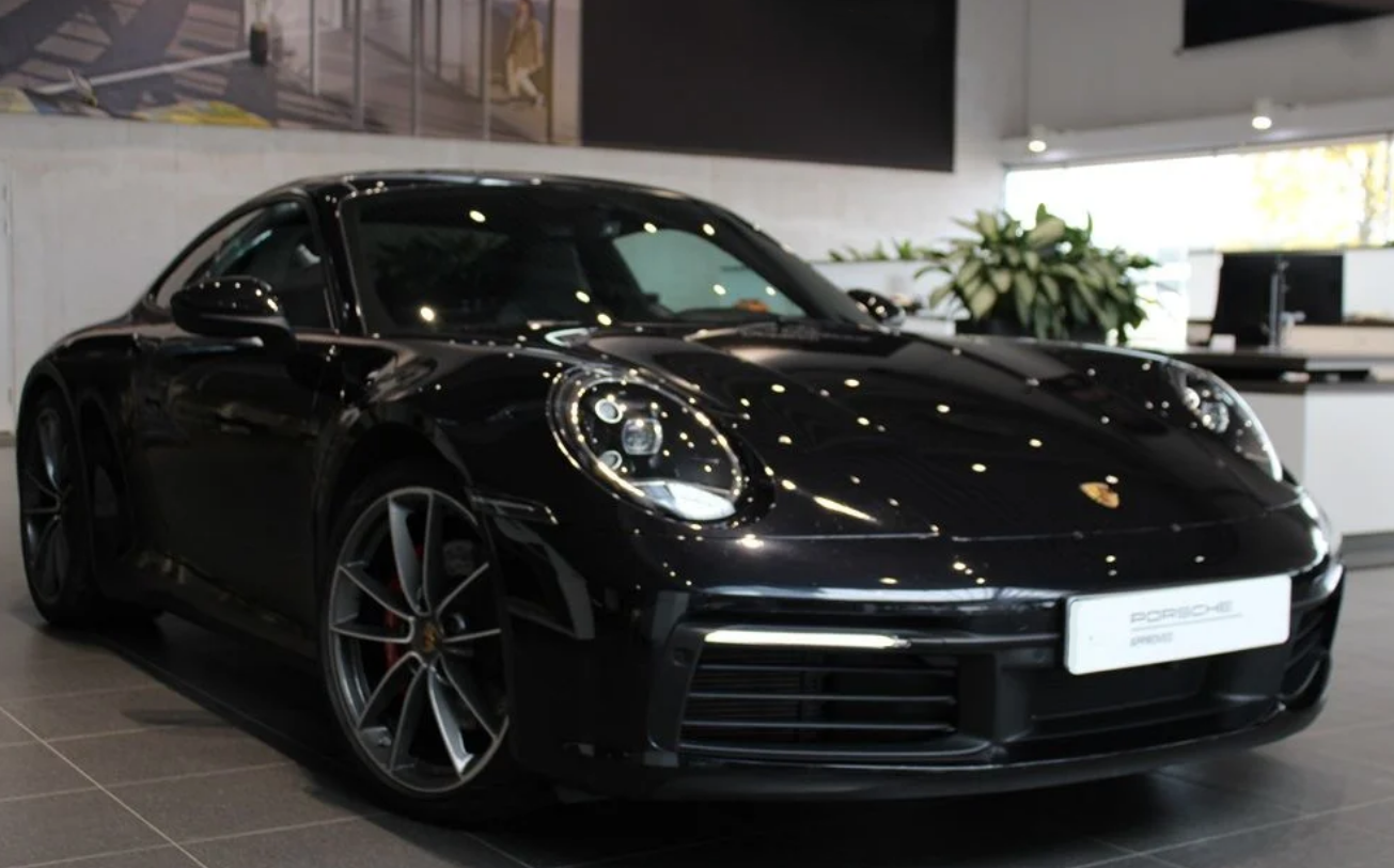 Porsche 911 Carrera 4S coupé noir intense — avant