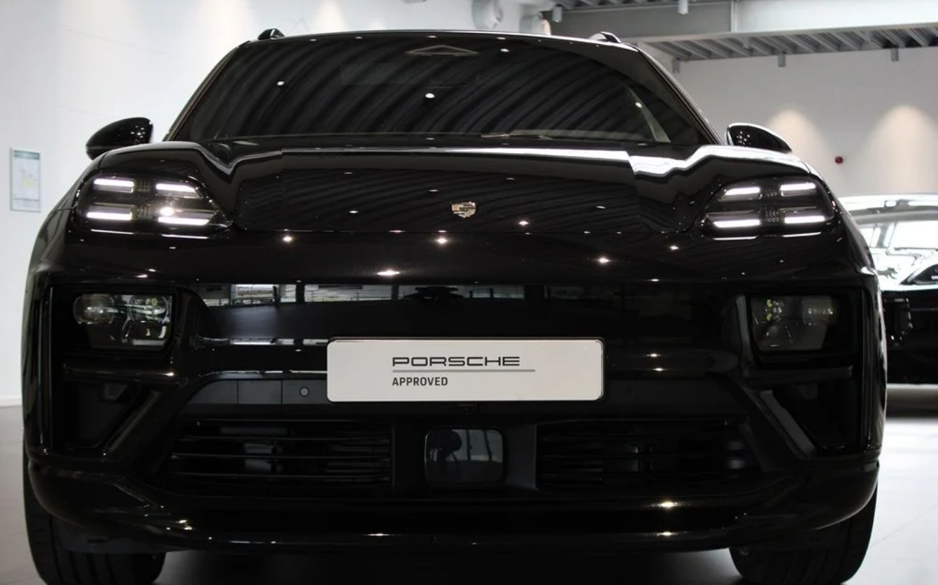 Porsche Macan Turbo électrique — arrière