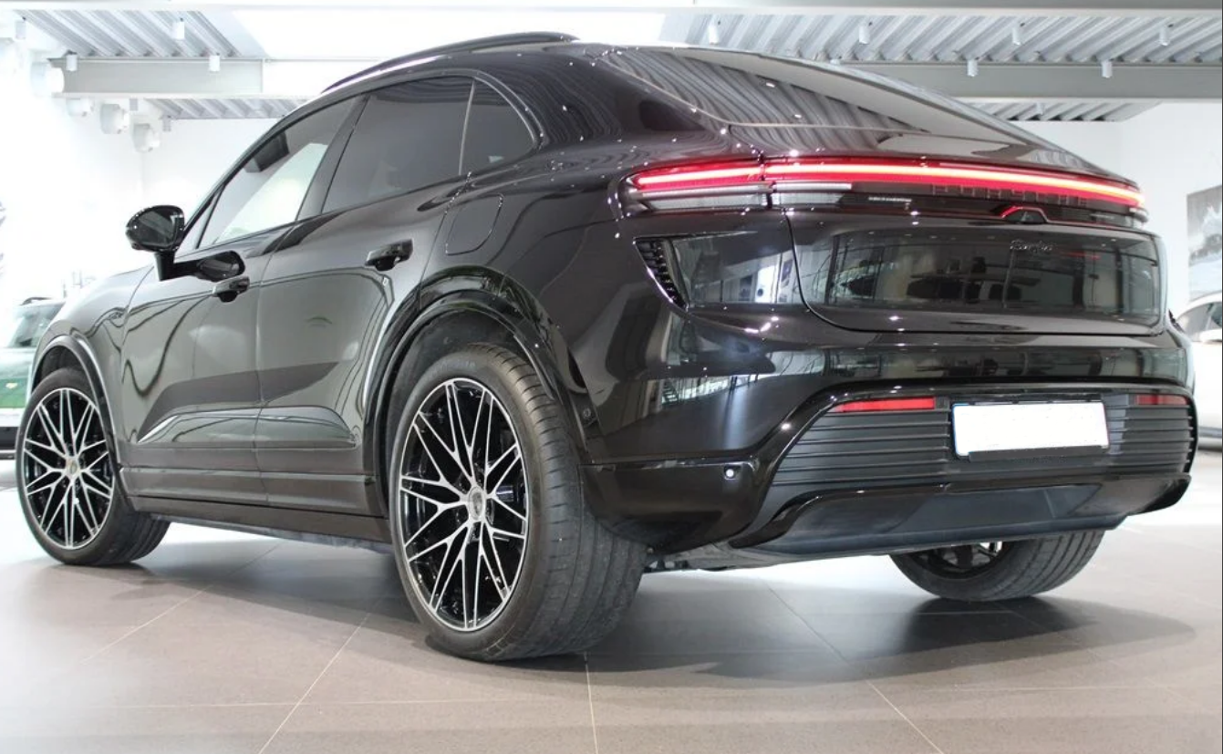 Porsche Macan Turbo électrique — intérieur